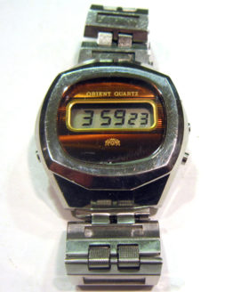 Reloj Orient digital antiguo