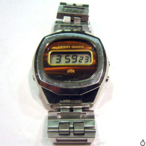 Reloj Orient digital antiguo